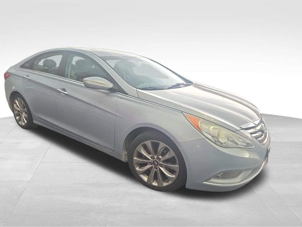Used 2013 Hyundai Sonata SE w/ Navigation & Sunroof Pkg image 2