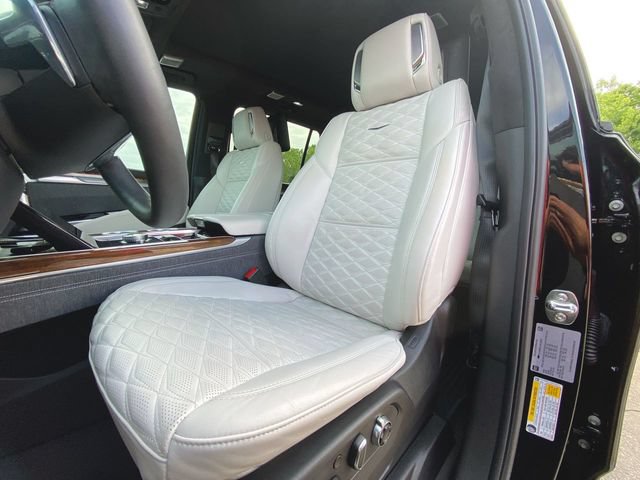 Used 2025 Cadillac Escalade ESV Sport Platinum w/ LPO, ONYX Package AWD/4WD image 19