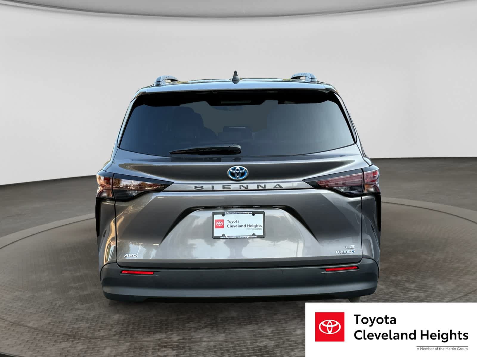 Used 2024 Toyota Sienna LE AWD/4WD image 6