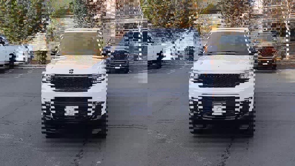 New 2025 Jeep Grand Cherokee L Limited w/ Luxury Tech Group II image 4