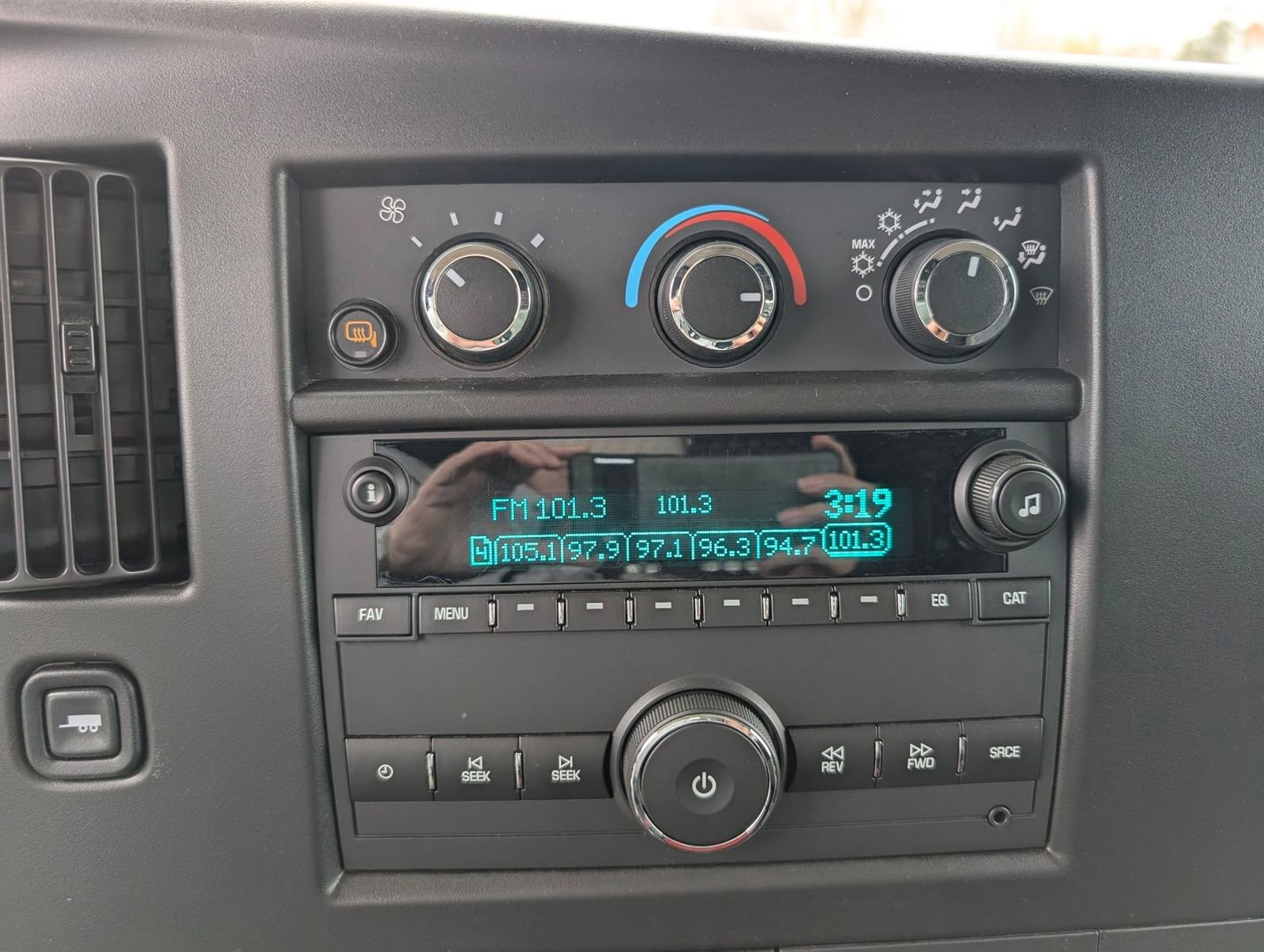 Used 2024 GMC Savana 2500 w/ Driver Convenience Package image 12