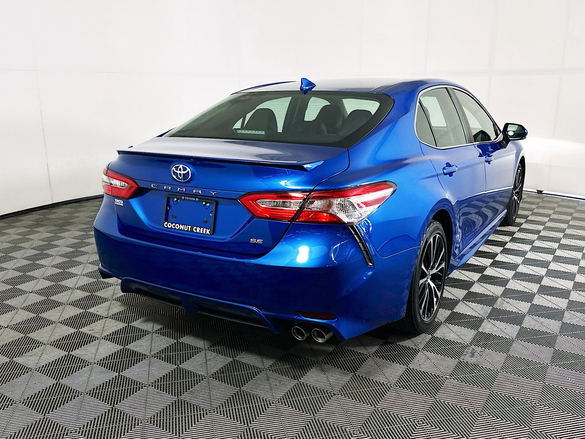Used 2020 Toyota Camry SE w/ Audio Package FWD image 3