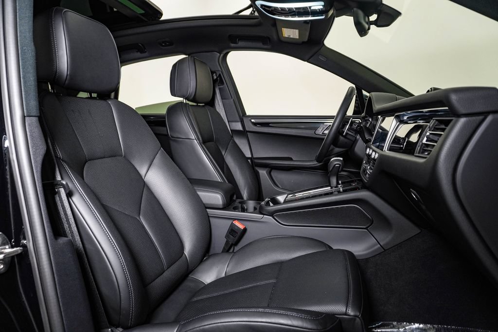 Certified 2026 Porsche Macan AWD/4WD image 15