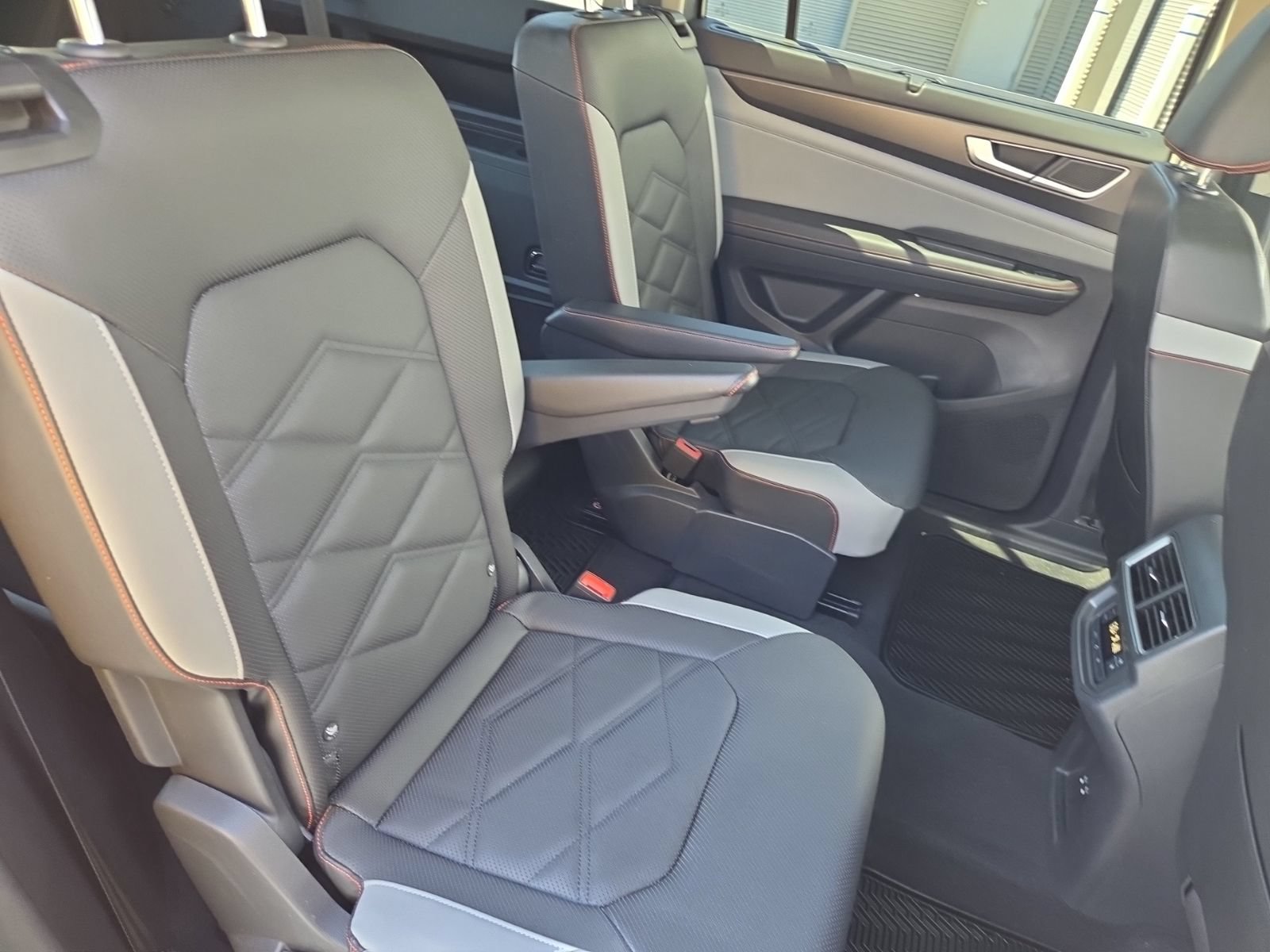 Certified 2024 Volkswagen Atlas Peak Edition SEL AWD/4WD image 20