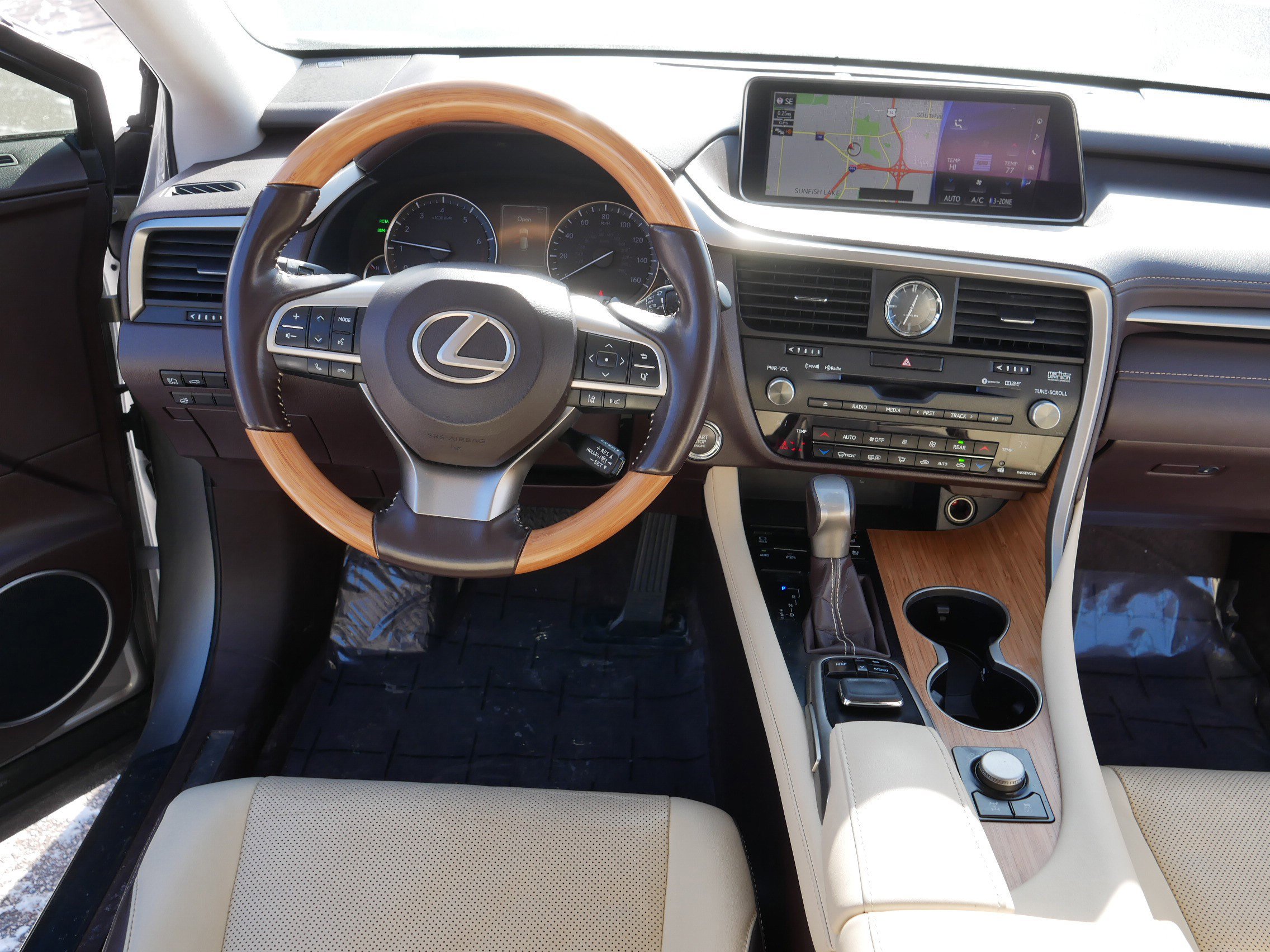 Used 2018 Lexus RX 350L Premium w/ Premium Package image 18