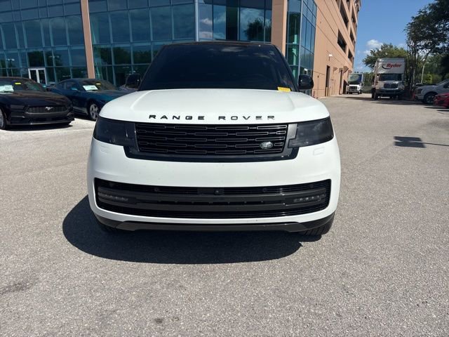Used 2025 Land Rover Range Rover SE AWD/4WD image 2