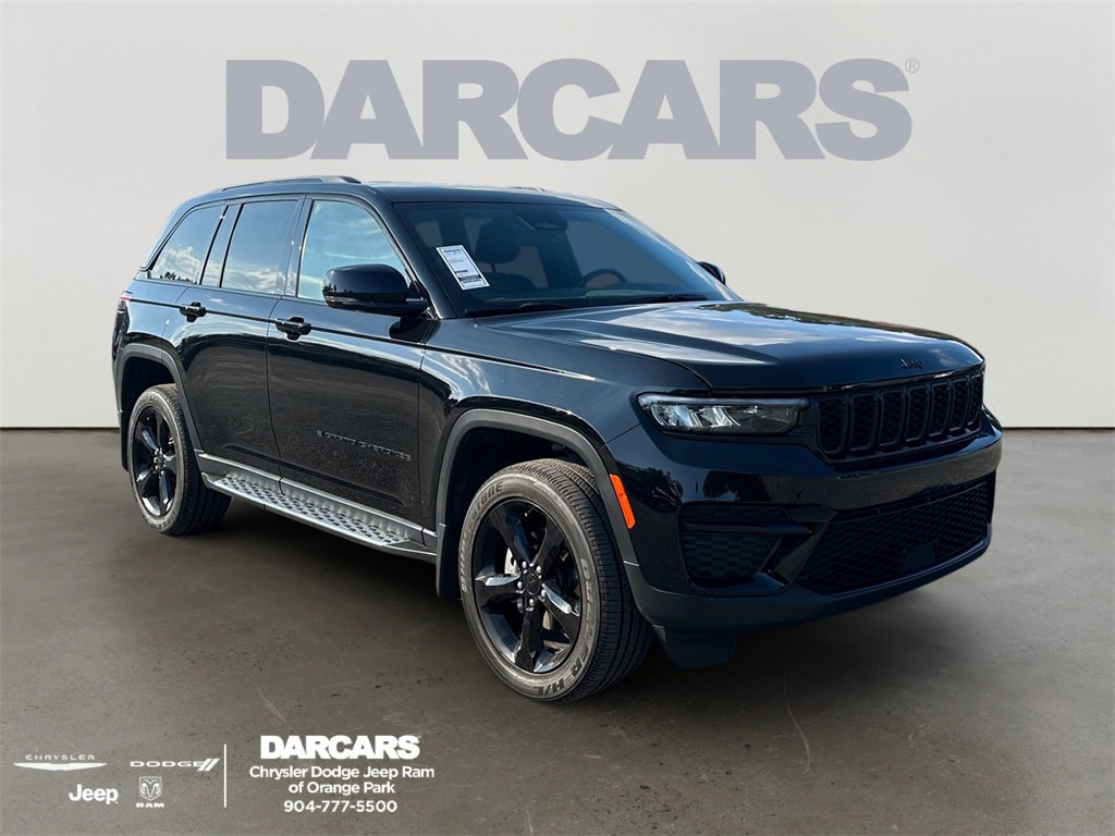 Used 2024 Jeep Grand Cherokee Altitude image 1