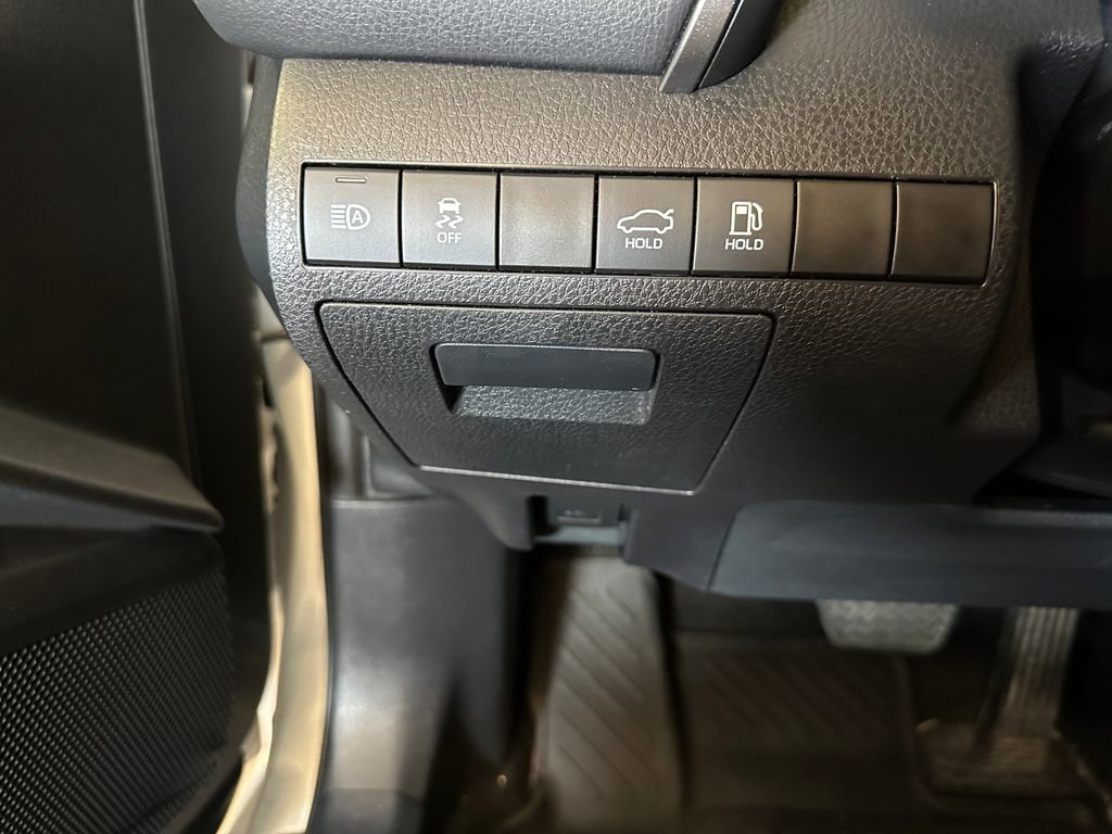 Used 2022 Toyota Camry LE AWD/4WD image 17
