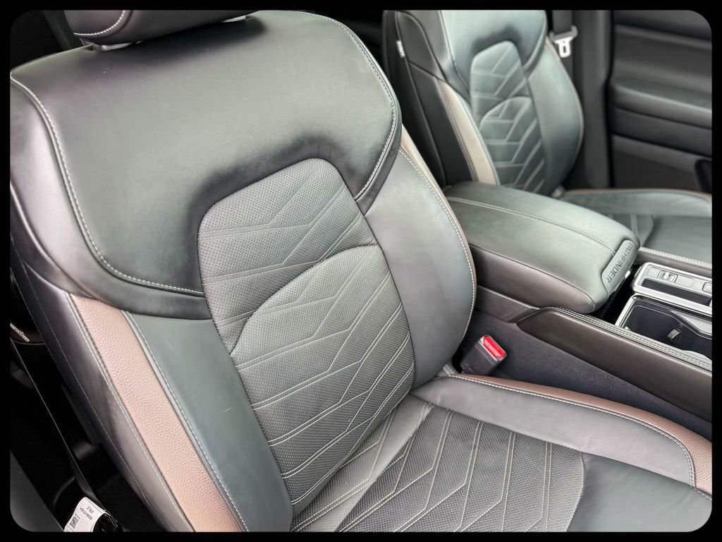 Used 2024 Nissan Pathfinder Platinum w/ Cargo Package image 15