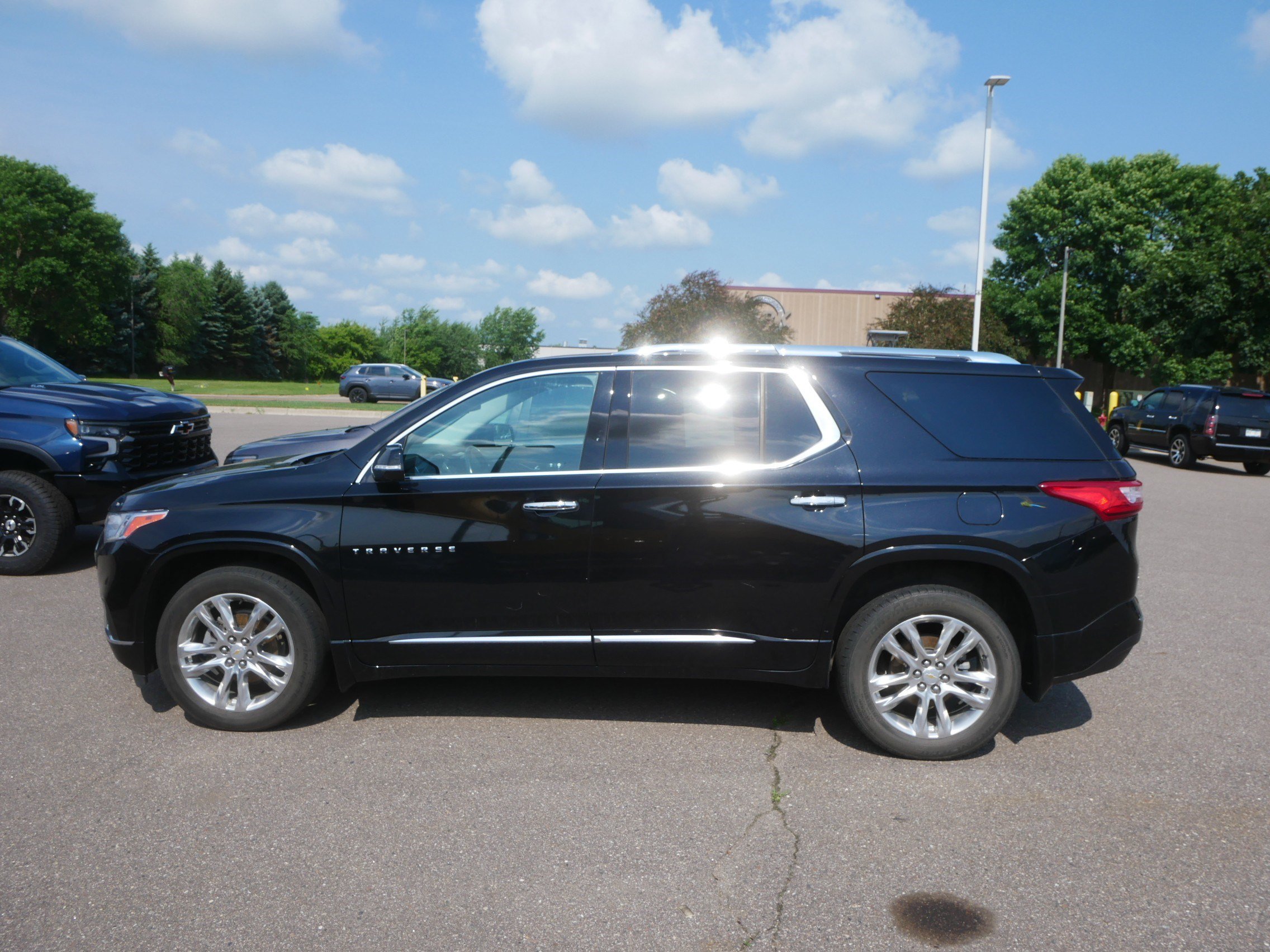 Used 2020 Chevrolet Traverse High Country w/ LPO, Floor Liner Package AWD/4WD image 3