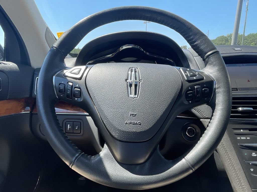 Used 2019 Lincoln MKT AWD image 26
