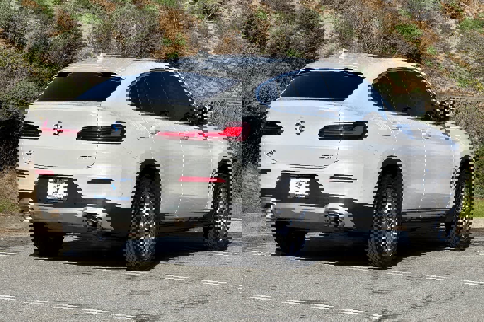 Used 2024 BMW X4 xDrive30i w/ Premium Package image 2