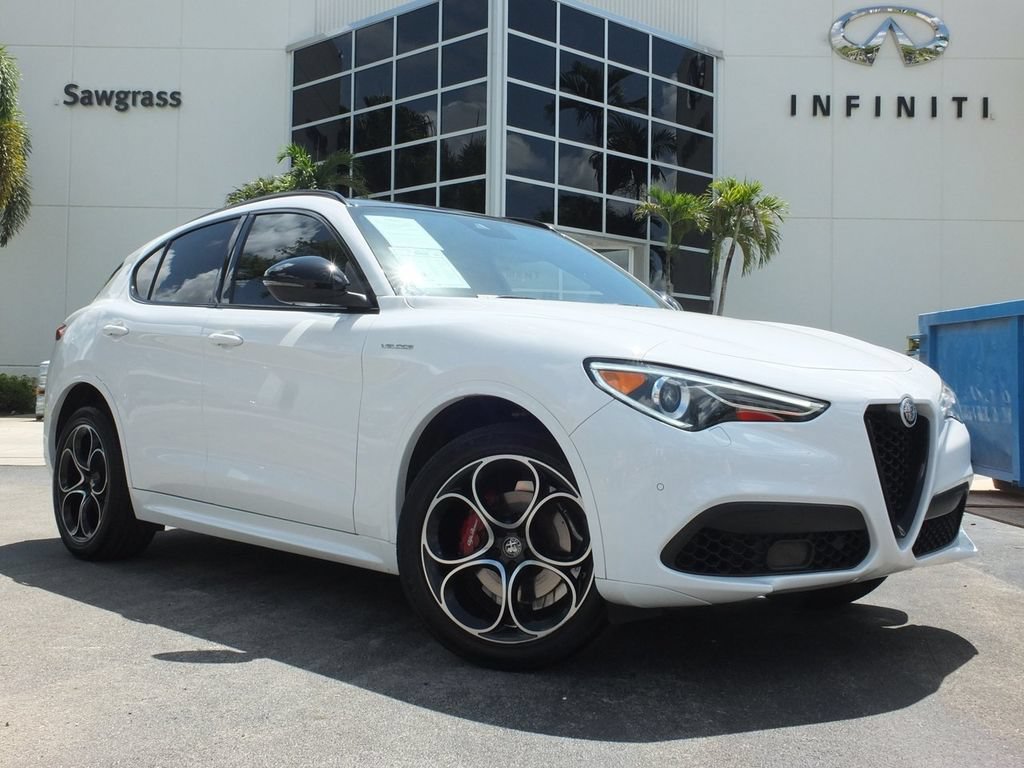 Used 2023 Alfa Romeo Stelvio Veloce AWD/4WD image 40