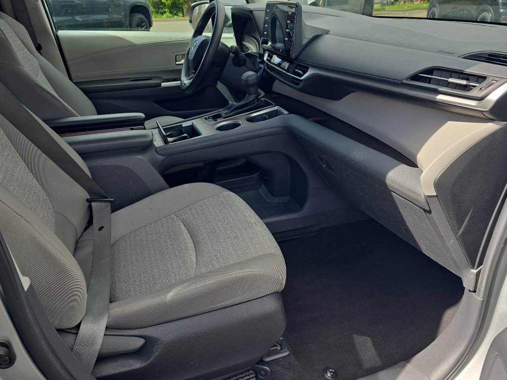 Certified 2024 Toyota Sienna LE FWD image 15