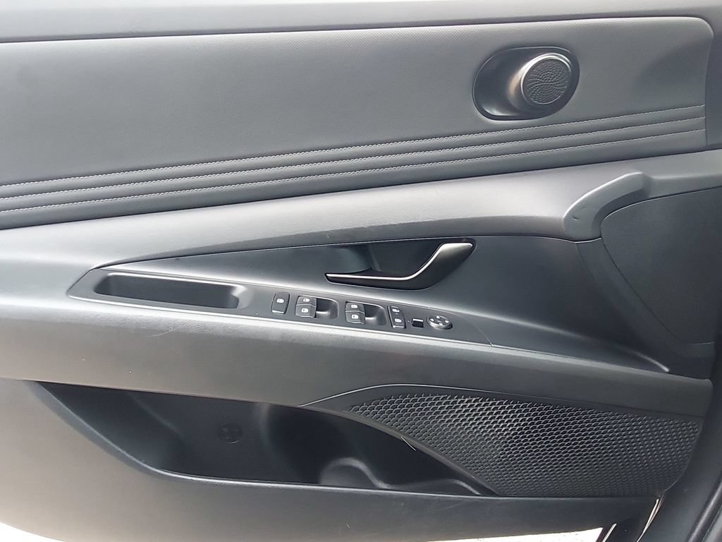 Used 2025 Hyundai Elantra Sport FWD image 23