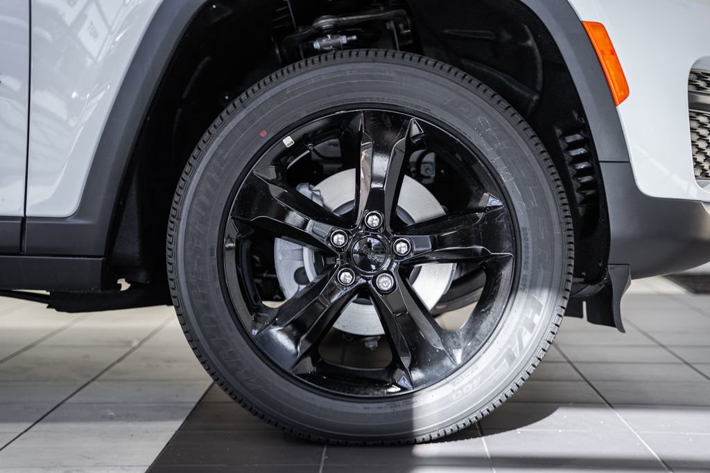 New 2025 Jeep Grand Cherokee Altitude image 16