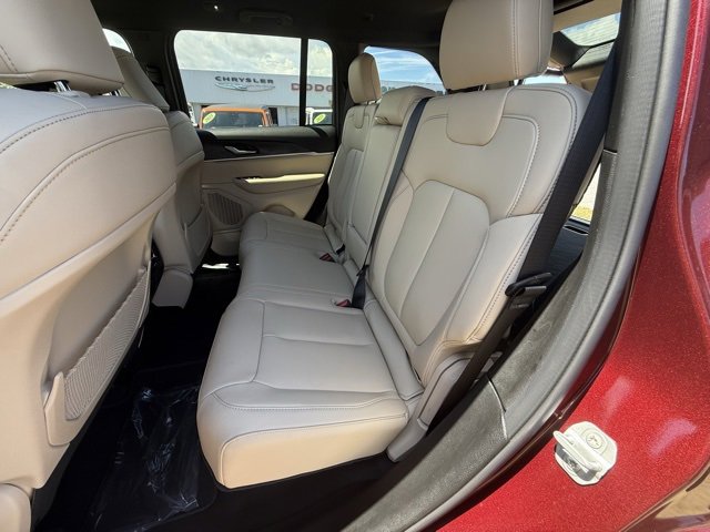 New 2025 Jeep Grand Cherokee Limited w/ Black Appearance Package image 10