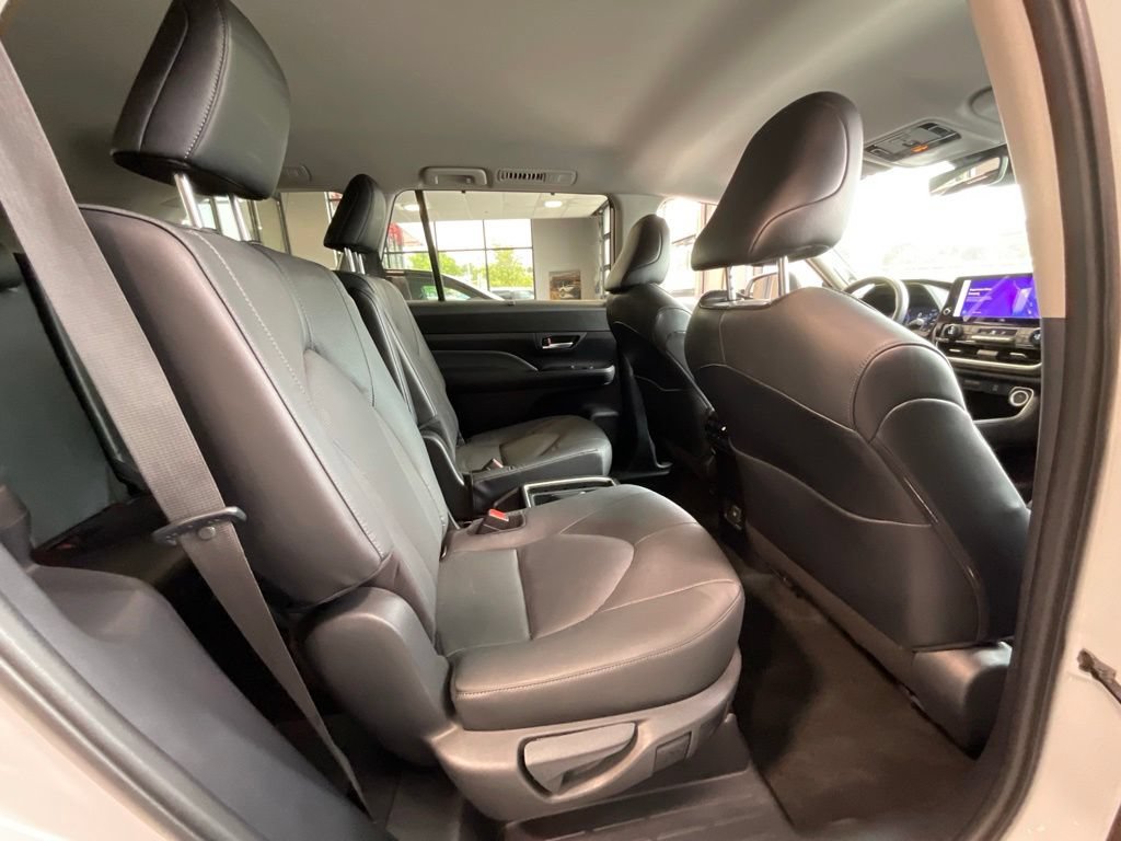 Certified 2024 Toyota Grand Highlander AWD image 20