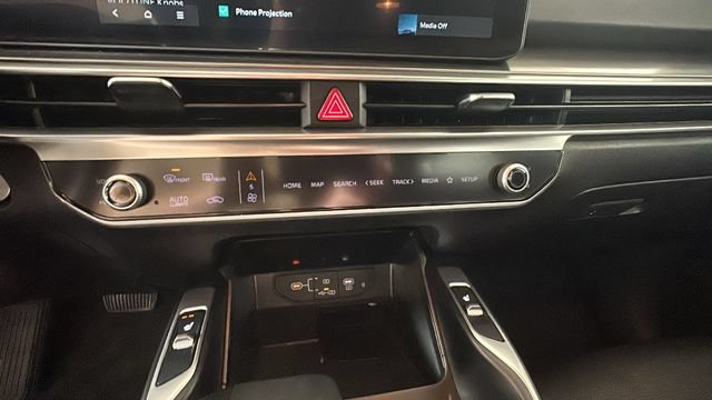 Used 2025 Kia Sorento S FWD image 23