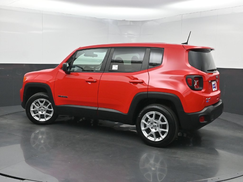 Used 2023 Jeep Renegade Latitude AWD/4WD image 19
