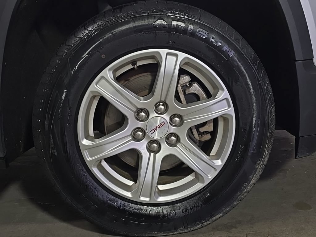 Used 2018 GMC Acadia SLE FWD image 12