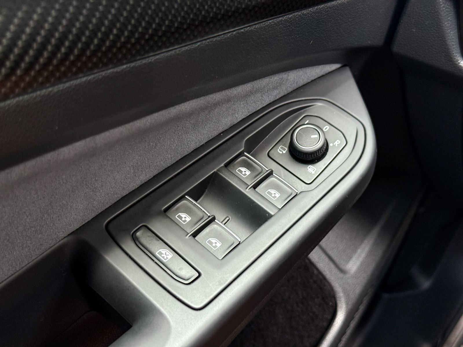 Used 2025 Volkswagen Golf R Black Edition AWD/4WD image 32