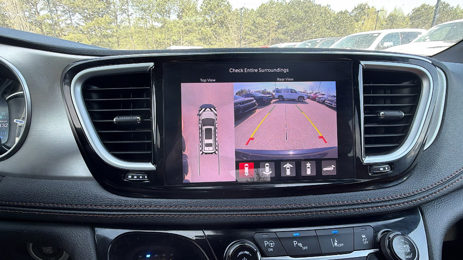 Used 2025 Chrysler Pacifica Pinnacle FWD image 35