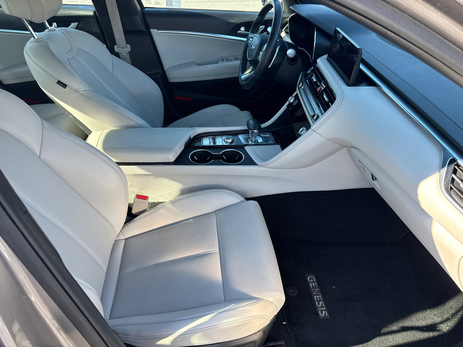 Used 2025 Genesis G70 2.5T image 11