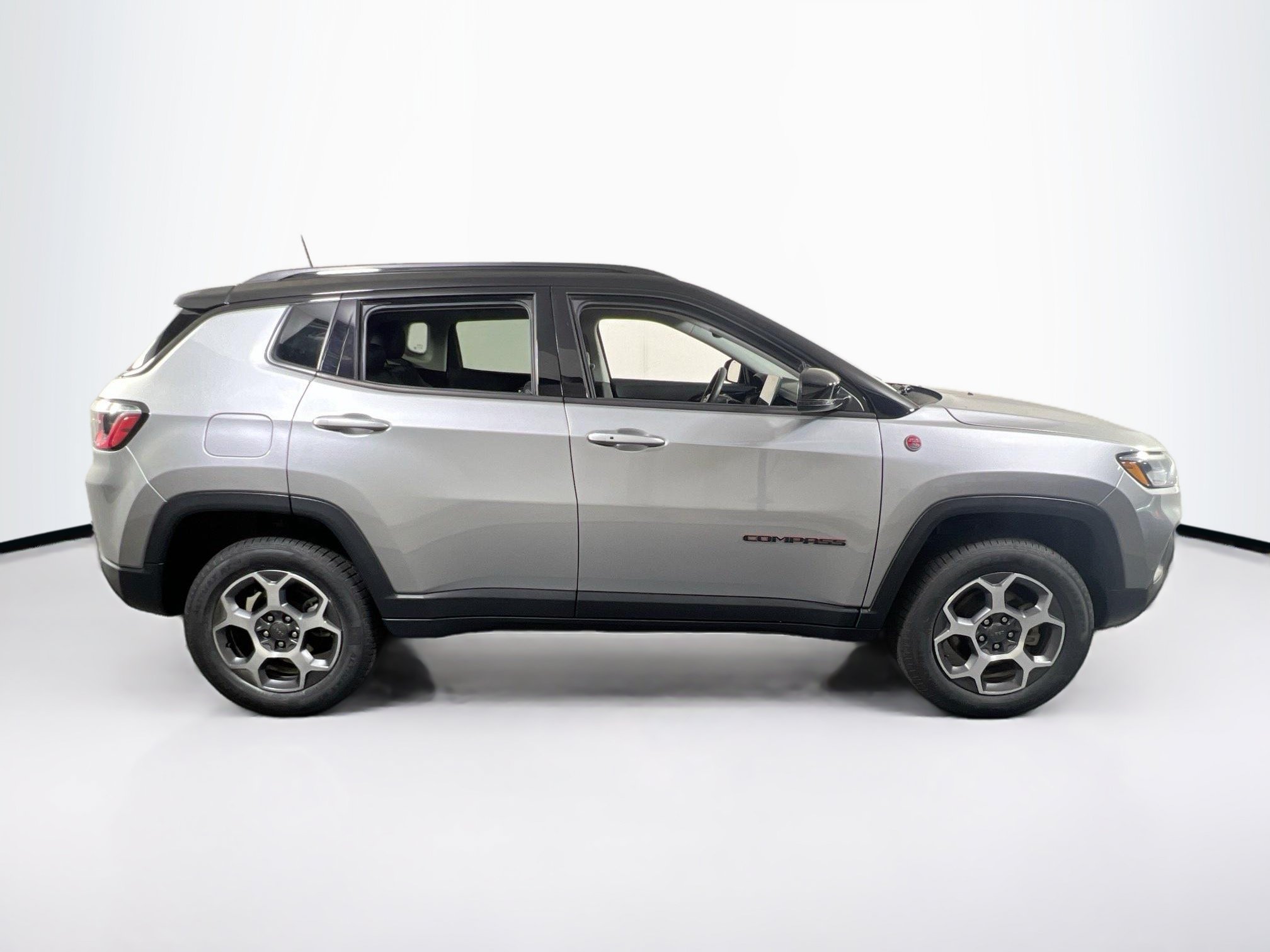 Used 2022 Jeep Compass Trailhawk AWD/4WD image 4