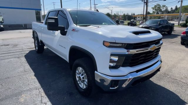 Used 2024 Chevrolet Silverado 2500 LT w/ Convenience Package AWD/4WD image 4