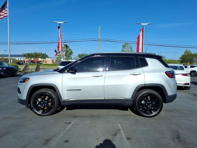 Used 2024 Jeep Compass Latitude w/ Altitude Special Edition image 3