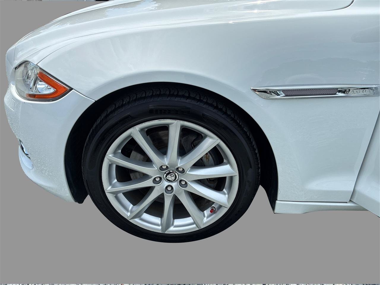Used 2013 Jaguar XJ w/ Front Seat Comfort Pkg RWD image 29