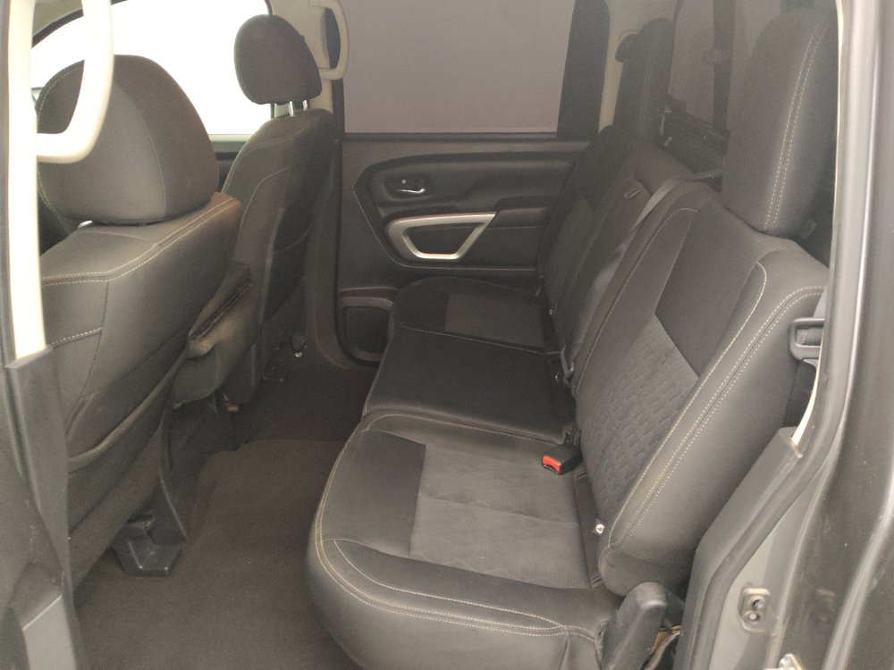Used 2017 Nissan Titan SV RWD image 18