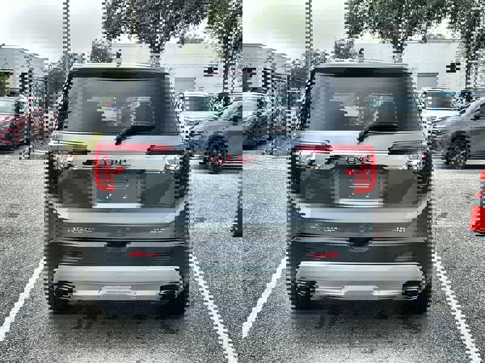 Used 2020 GMC Acadia SLE w/ Driver Convenience Package image 7