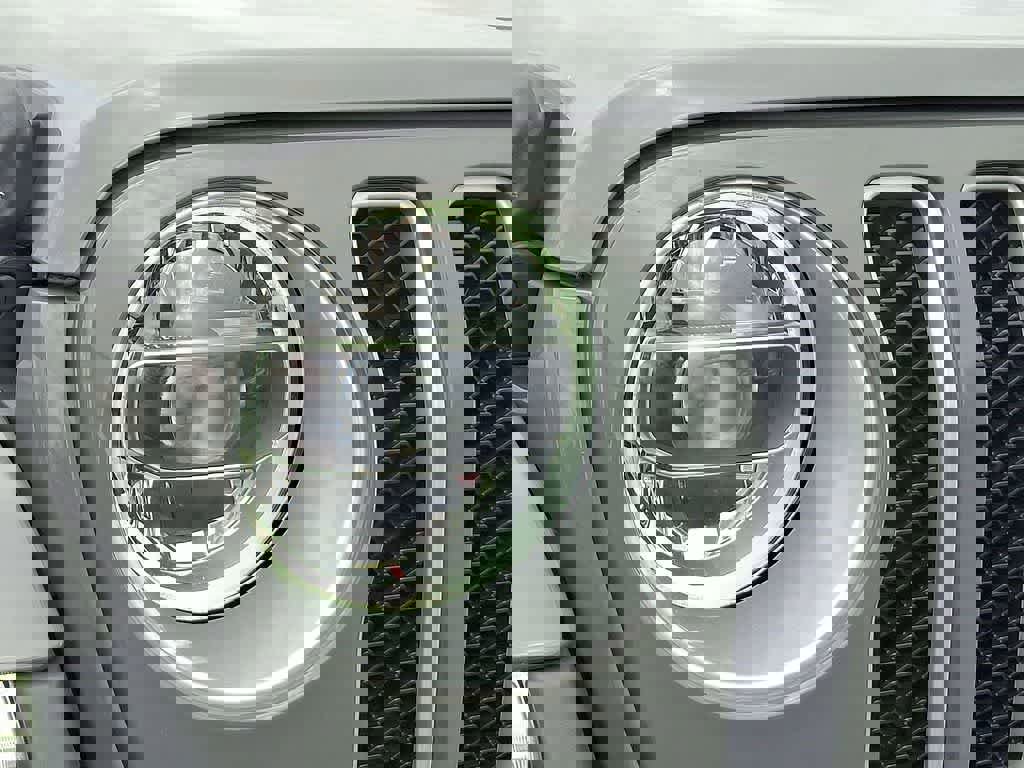 Used 2022 Jeep Wrangler Unlimited Sahara w/ LED Lighting Group AWD/4WD image 27