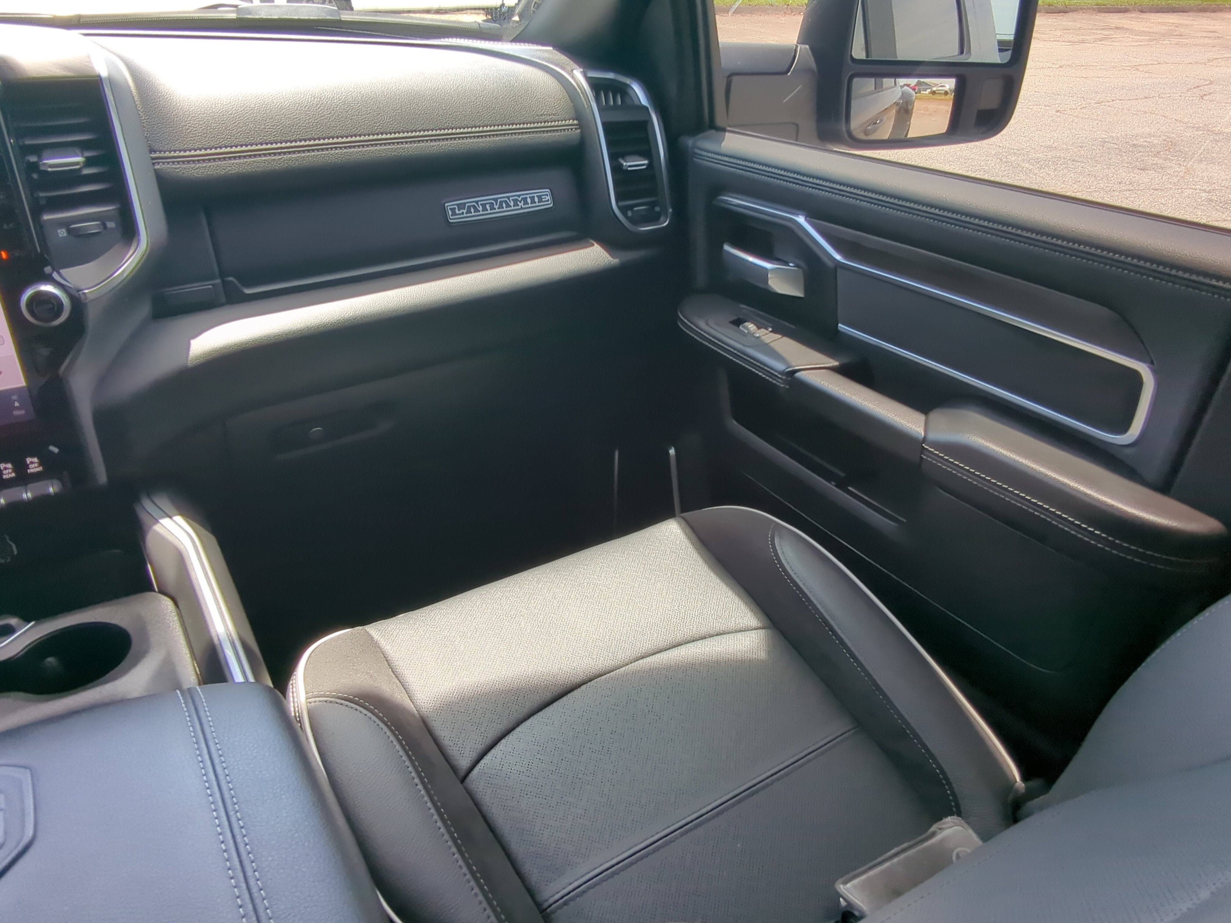 Certified 2025 RAM 3500 Laramie w/ Night Edition AWD/4WD image 15