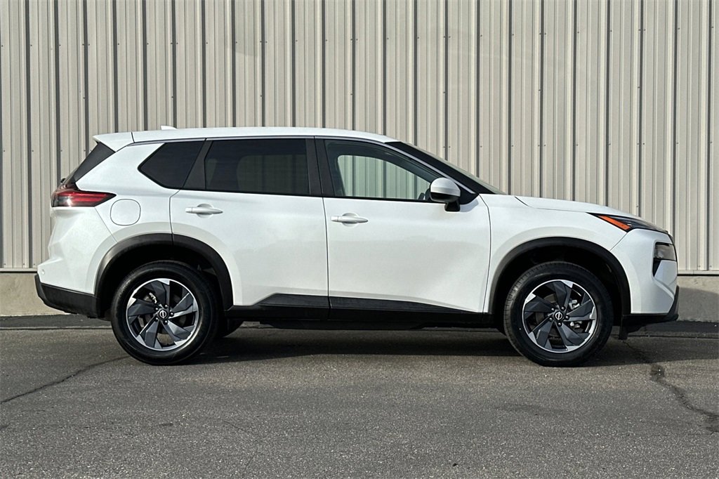 Used 2025 Nissan Rogue SV image 4