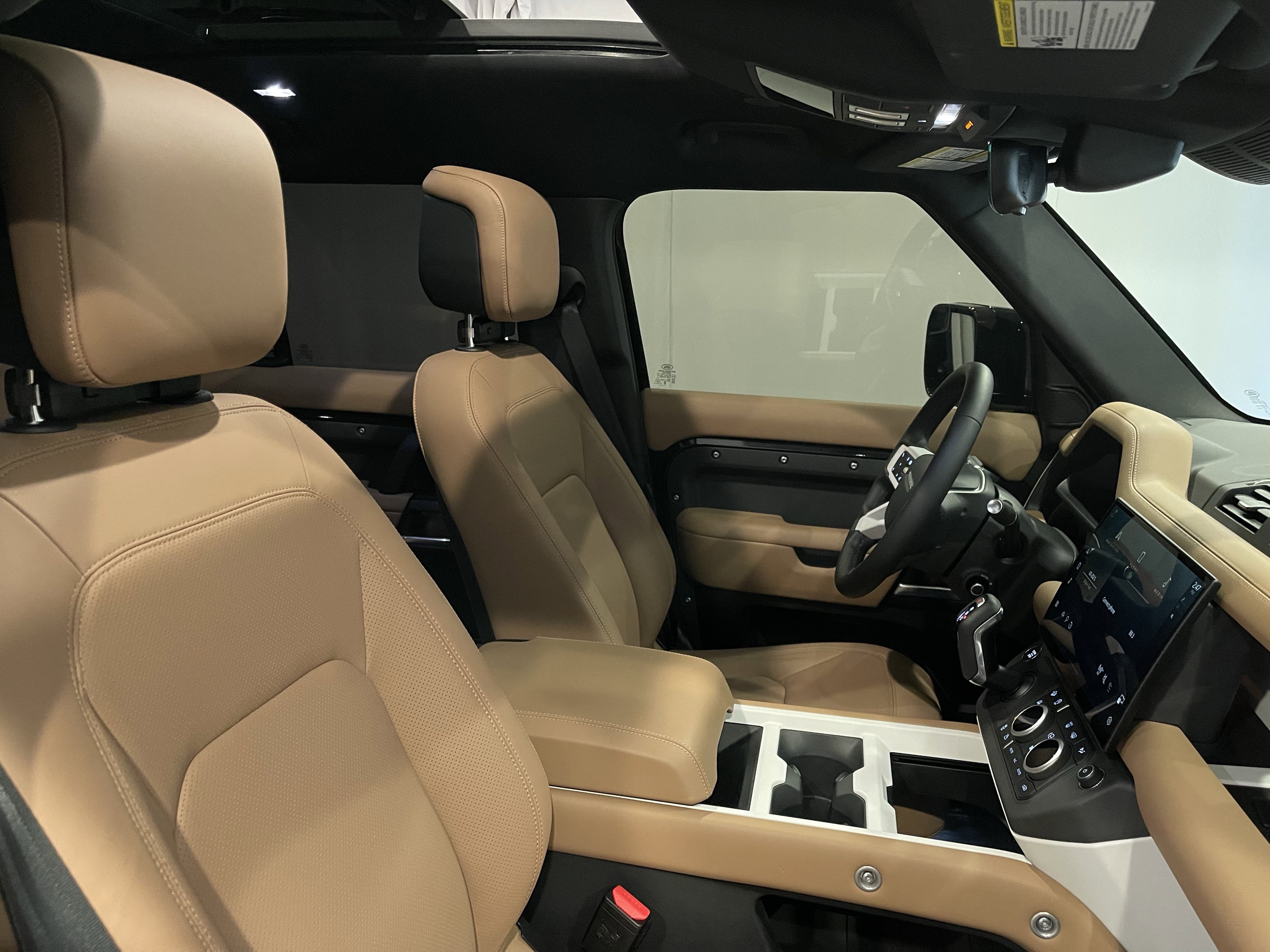 Used 2026 Land Rover Defender 130 X-Dynamic SE image 15