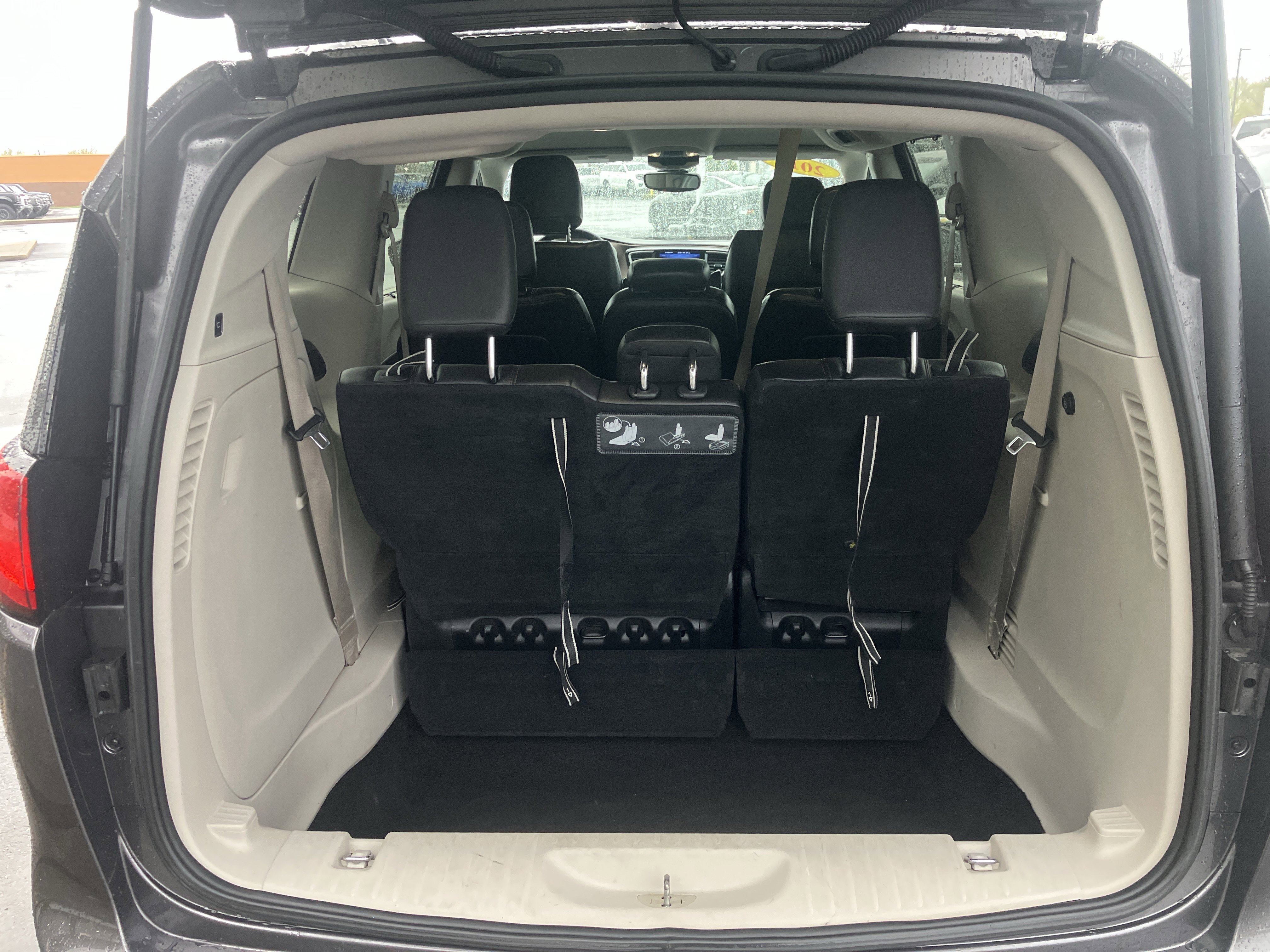 Used 2017 Chrysler Pacifica Touring-L w/ Tire & Wheel Group image 13