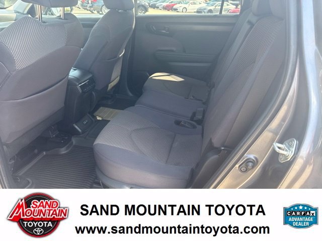 Used 2024 Toyota Highlander LE FWD image 12
