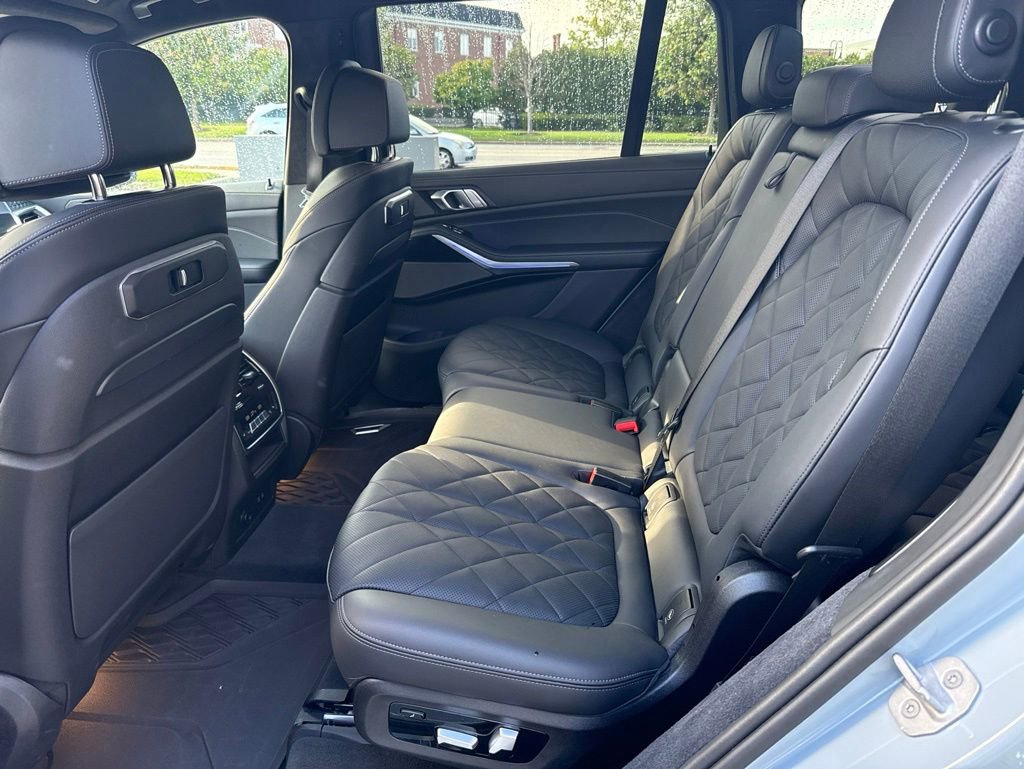 Used 2024 BMW X7 xDrive40i w/ Executive Package AWD/4WD image 16