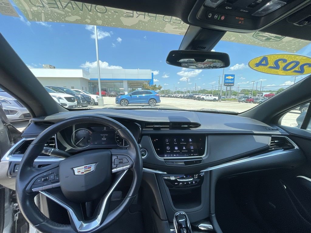 Certified 2024 Cadillac XT6 Luxury FWD image 12
