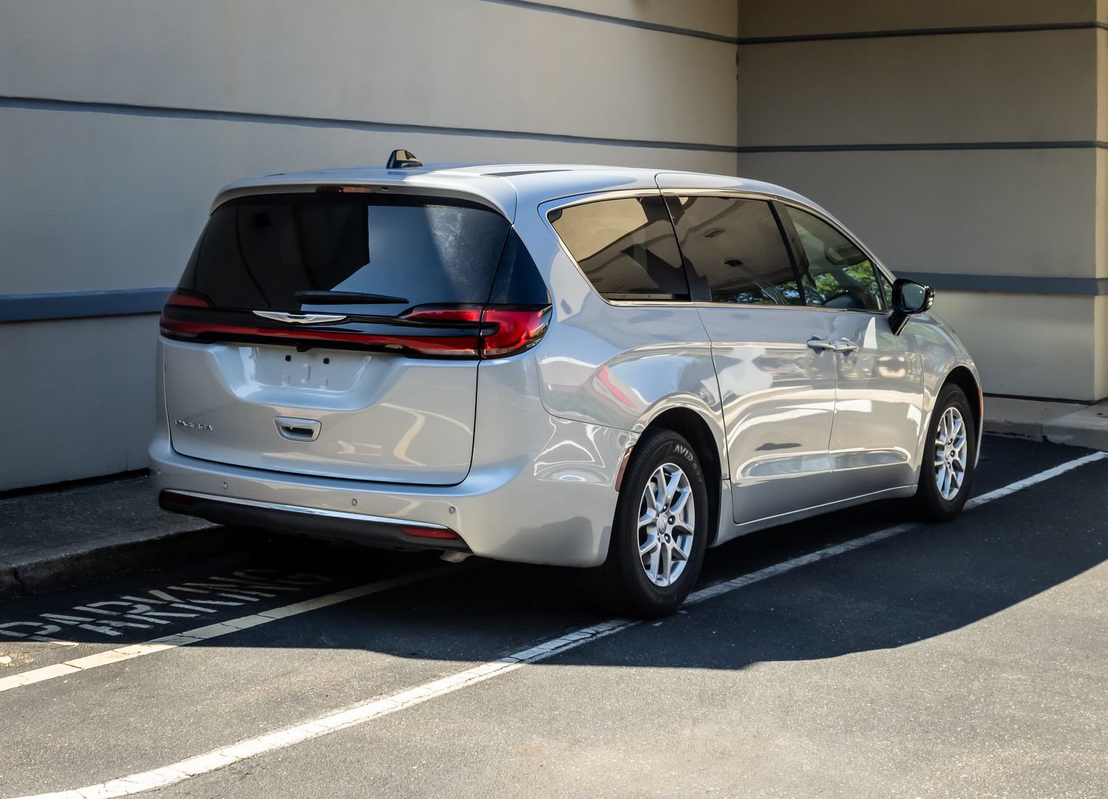 Used 2026 Chrysler Pacifica Select FWD image 7