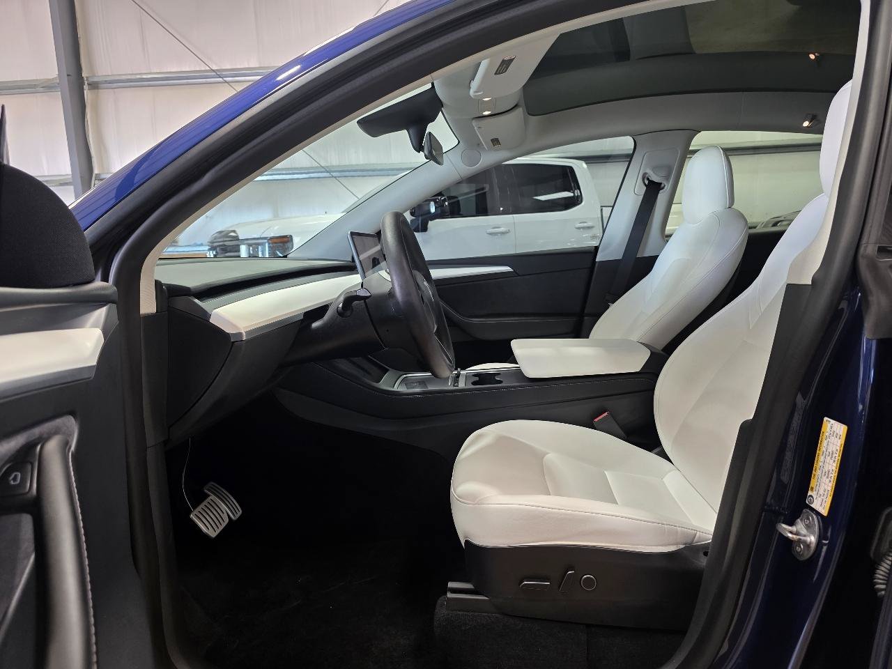 Used 2023 Tesla Model Y Performance AWD/4WD image 11