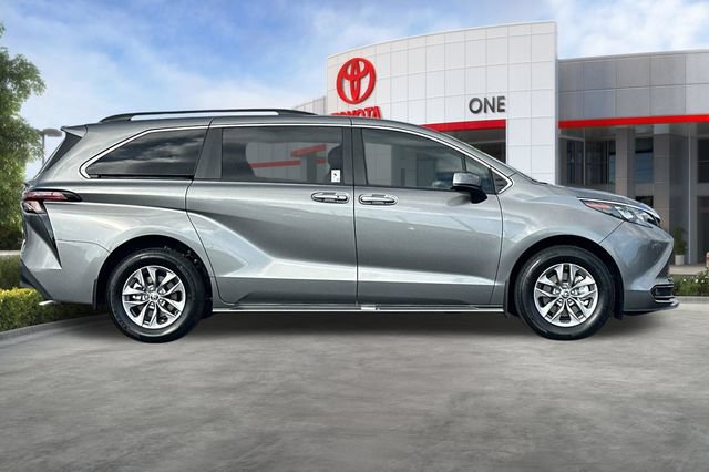 Certified 2026 Toyota Sienna XLE FWD image 3