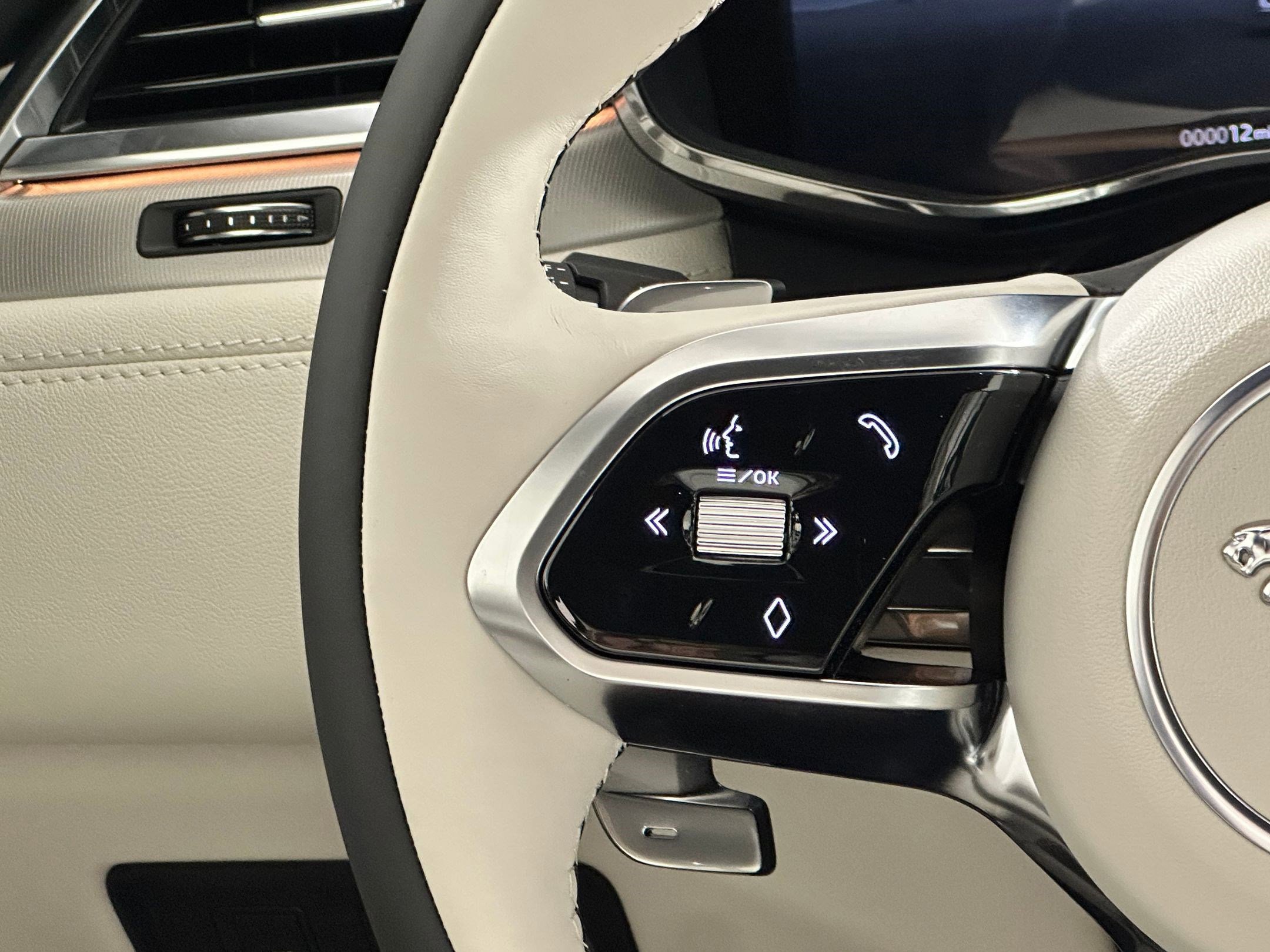New 2026 Jaguar F-PACE R-Dynamic S image 15