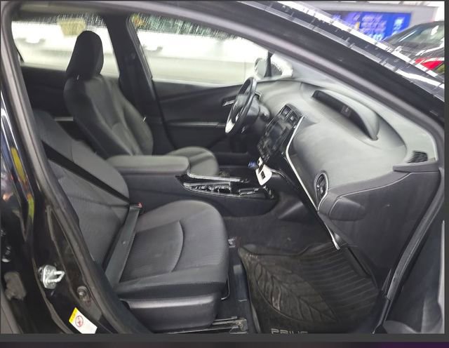 Used 2017 Toyota Prius Three w/ Advanced Technology Package FWD image 6