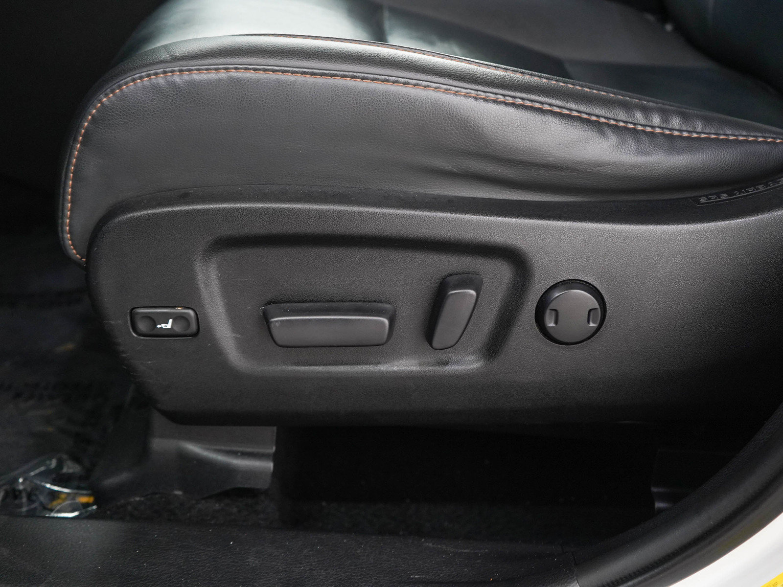 Used 2019 Toyota Highlander XLE AWD/4WD image 27