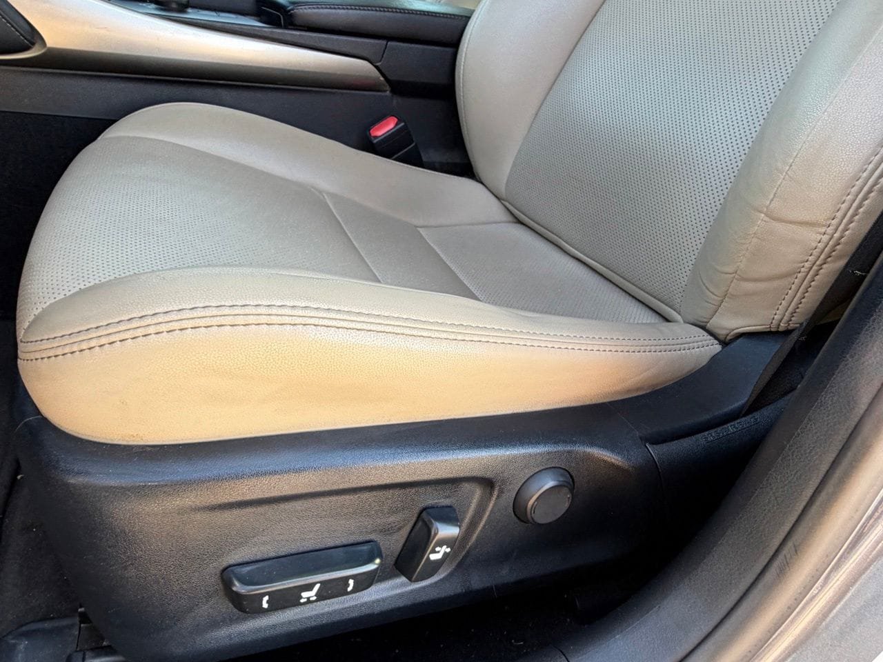 Used 2017 Lexus IS 200t w/ Premium Package RWD image 31