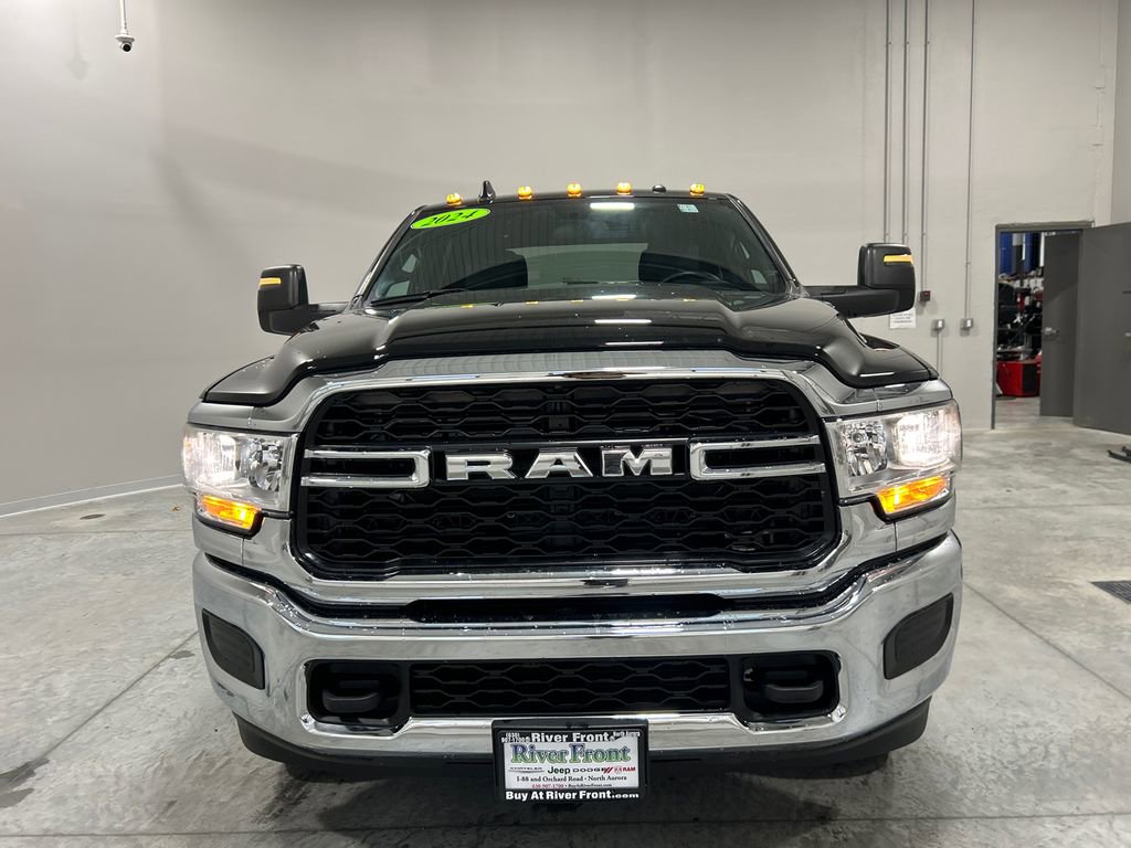 Used 2024 RAM 3500 Tradesman w/ Chrome Appearance Group image 3